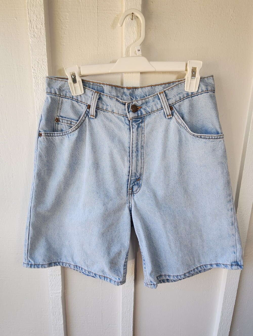 Vintage Levi's 950 Light Wash Relaxed Fit Orange High-Rise Denim Shorts Size 11